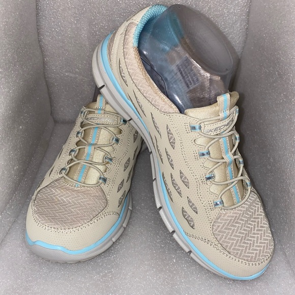 Skechers air cooled memory foam shoes - Picture 4 of 8